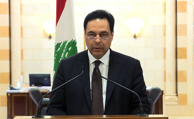 Le premier ministre, Hassan Diab, annonce à la télévision la démission du gouvernement libanais, à Beyrouth, le 10 août.