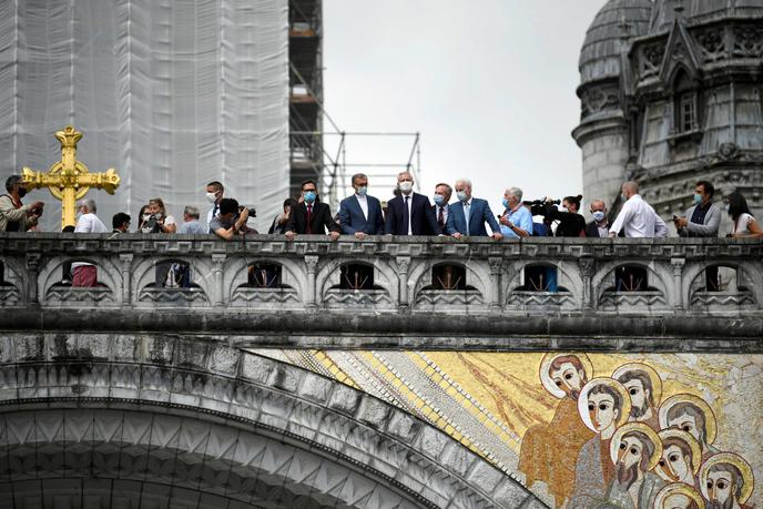 Le ministre de l’Economie et des finances, Bruno Le Maire, en visite à Lourdes (Hautes-Pyrénées), le 10 août.