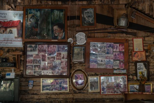 Des photos de Chico Mendes dans un hôtel de Xapuri (Brésil), le 30 juillet.