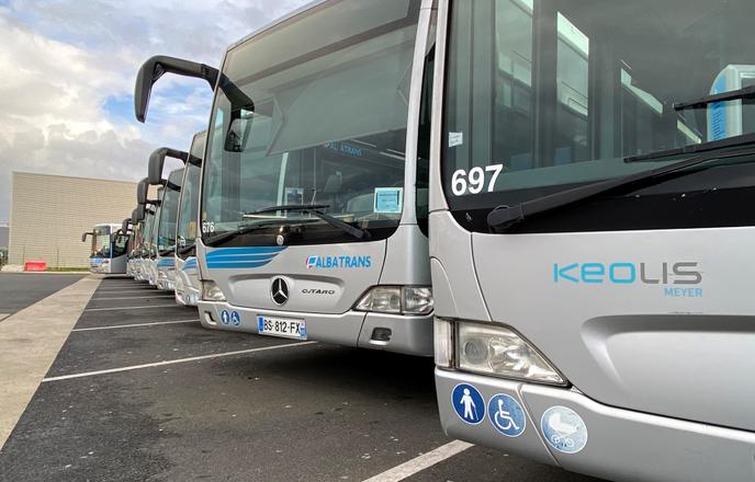 Des bus du groupe Keolis Meyer, au dépôt d’Avrainville (Essonne), le 3 mars 2020.