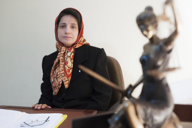 Nasrin Sotoudeh dans son burau de Téhéran, en novembre 2008.