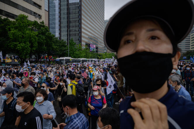 Lors d’un rassemblement de l’opposition conservatrice sud-coréenne, à Gwanghwamun, au cœur de Séoul, la capitale, contre la politique de lutte contre la spéculation, le 15 août.