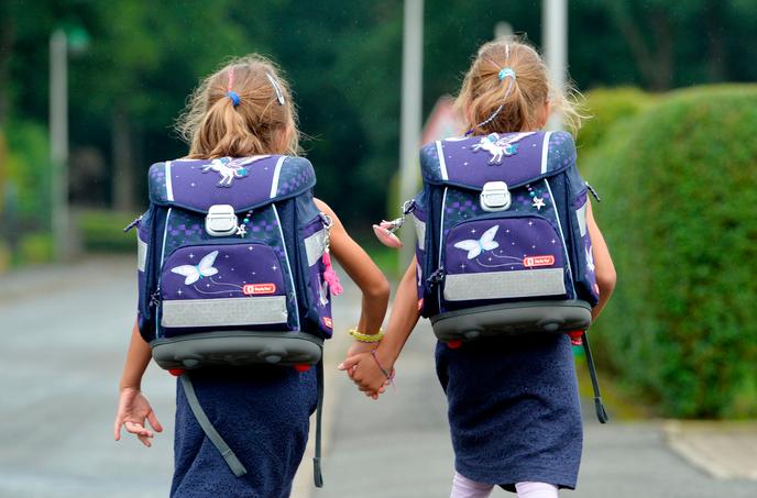 Qui va toucher l’allocation de rentrée scolaire ? - Foot 2020 Montant de l’allocation de rentrée scolaire en 2020 : entre 469,97 euros et 503,91 euros.