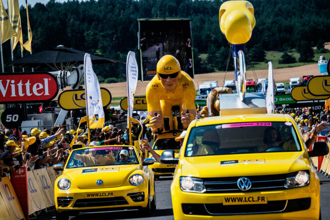La caravane publicitaire du Tour de France, entre Saint-Paul-Trois-Châteaux et Mende, le 21 juillet 2018.