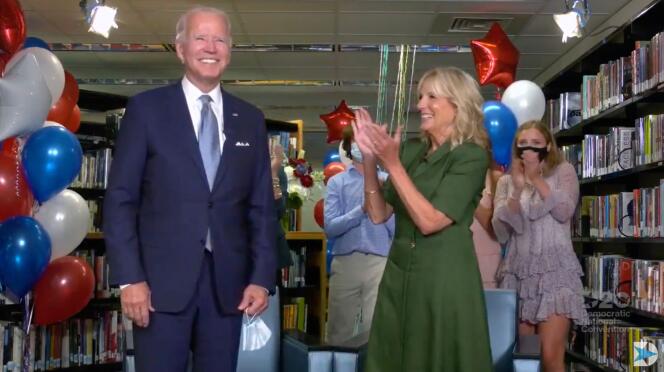 Capture d’écran d’une vidéo montrant Joe Biden félicité par sa femme Jill, après l’annonce officielle de l’investiture démocrate de l’ancien vice-président de Barack Obama, mardi 18 août.