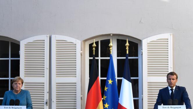 Angela Merkel et Emmanuel Macron donnent une conférence de presse après une réunion sur l’actualité européenne, à Fort de Bregancon (Var), le 20 août.