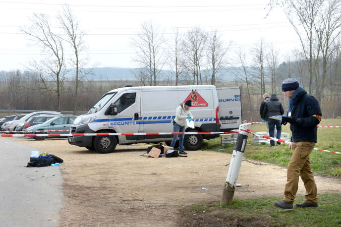 Le fourgon blindé de la société SOS Surveillance après l’attaque, à Chavornay (Suisse), le 9 février 2019.