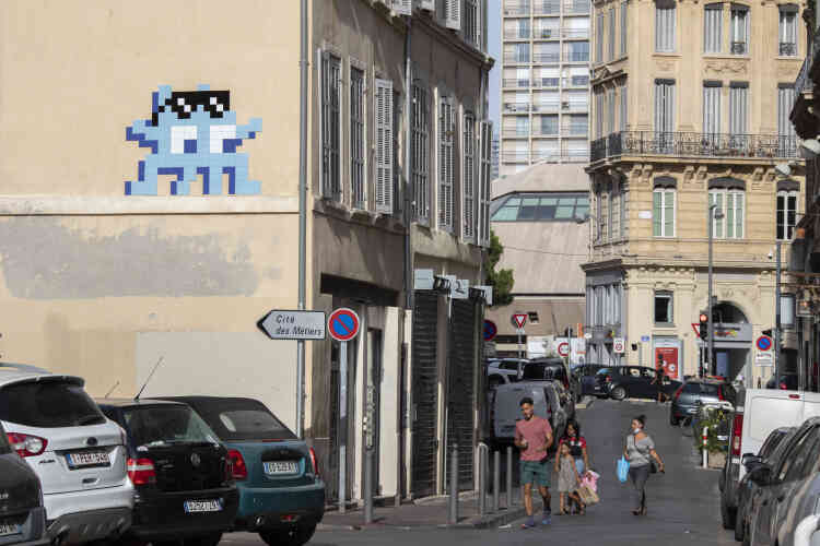 Derrière les immeubles Pouillon, qui donnent sur le Vieux-Port, (MARS_56, Marseille, 2020).