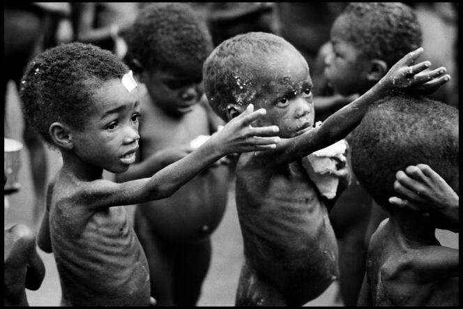 Des enfants souffrant de malnutrition à Port Harcourt, au Nigeria, en 1970.