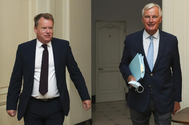 Les négociateurs en chef du Royaume-Uni, David Frost, et de l’Union européenne, Michel Barnier, à Bruxelles, le 21 août.