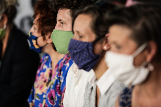 Porter un masque n’est pas nocif pour la santé, selon plusieurs spécialistes.