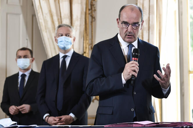 Le premier ministre Jean Castex et le ministre de l’économie, des finances et de la relance Bruno Le Maire à Matignon, le 30 juillet.
