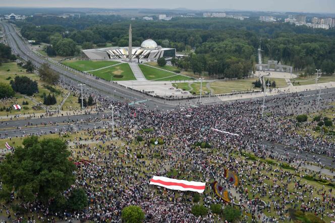 Des manifestants à Minsk, le 23 août 2020.