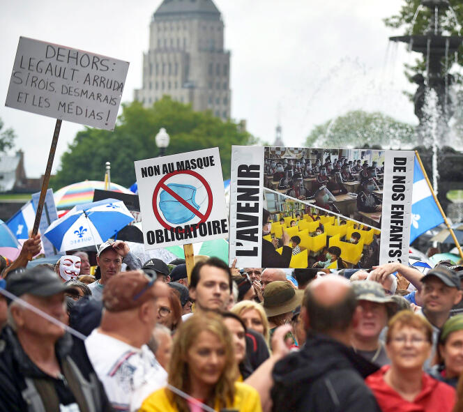 <p>Manifestation anti-masque devant l’assemblée nationale du Québec, le 26 juillet.</p>