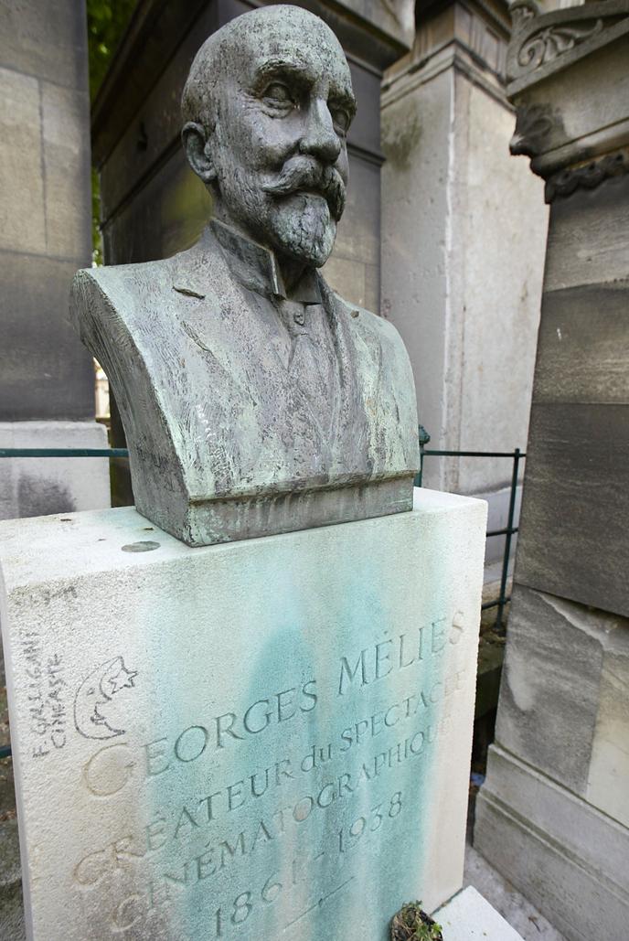 La tombe de Georges Méliès (1861-1938), au cimetière du Père-Lachaise, à Paris (20e), en 2004.