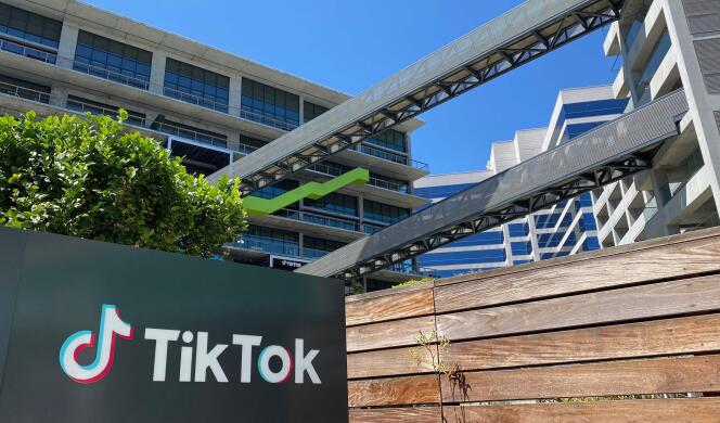 Le 6 août, Donald Trump a signé un décret visant à interdire toute transaction entre un citoyens ou une entreprise américaine et TikTok.