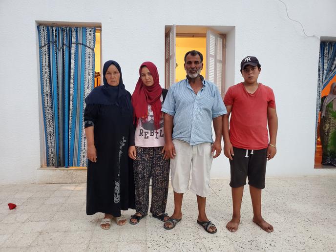 La famille de Helmi Ghédir, à Sakiet El Khadem, en Tunisie.