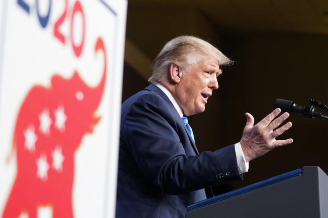 Donald Trump s’adresse aux délégués après avoir été officiellement désigné candidat, à la convention républicaine, à Charlotte (Caroline du nord), le 24 août.