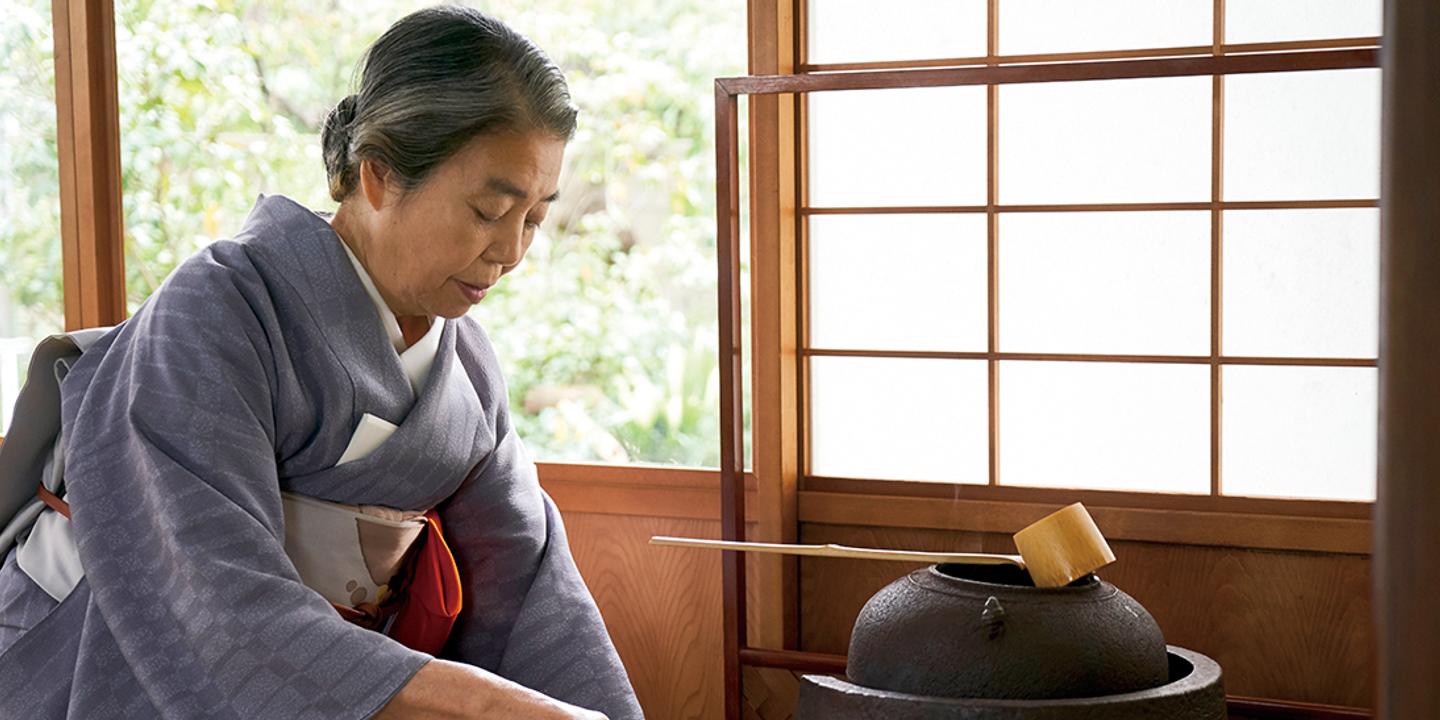 dans un jardin qu on dirait eternel vivre sa vie comme une ceremonie de the