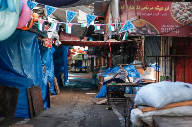 Le marché de Fras, dans la ville de Gaza, fermé pour deux jours après la détection de premiers cas de Covid-19 dans la population, le 25 août 2020.