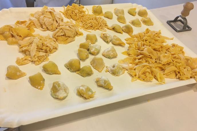 Tortellinis et tagliatelles faits maison.
