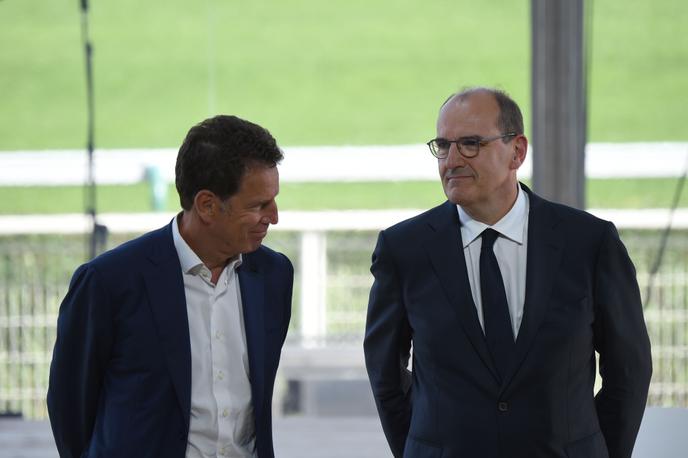 Le président du Medef Geoffroy Roux de Bézieux (à gauche) et le premier ministre Jean Castex, à Paris, le 26 août.