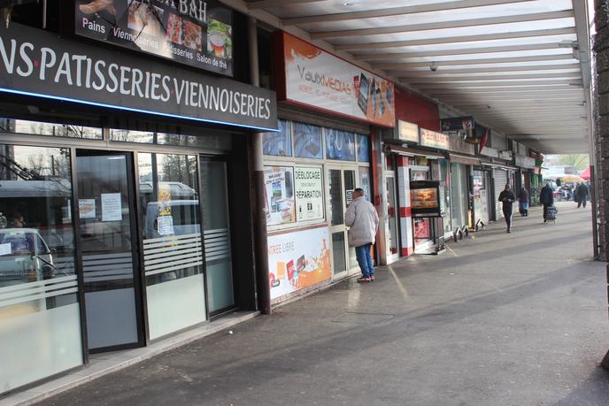 En Banlieue Les Projets De Renovation Urbaine Menacent Des Petits Commerces Pourtant Dynamiques