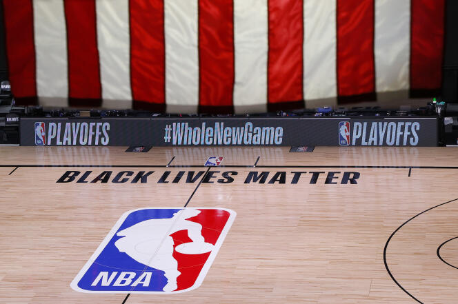 Un terrain de basket déserté après le report de trois matchs de NBA à la suite de l’affaire Jacob Blake, à Lake Buena Vista, en Floride, le 26 août.