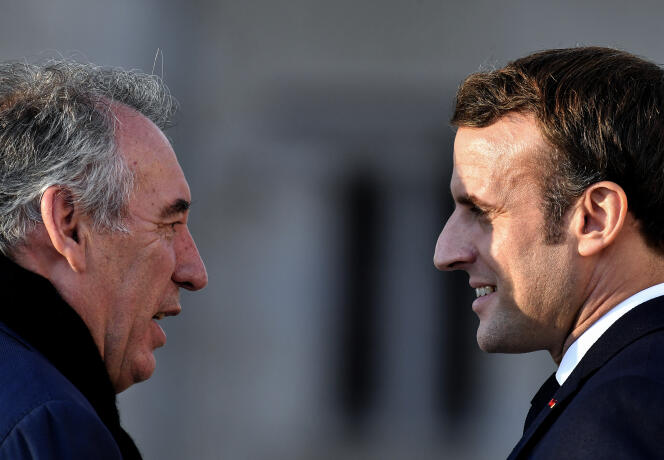 Le maire de Pau, François Bayrou, et le président, Emmanuel Macron, le 13 janvier à Pau (Pyrénées-Atlantiques).