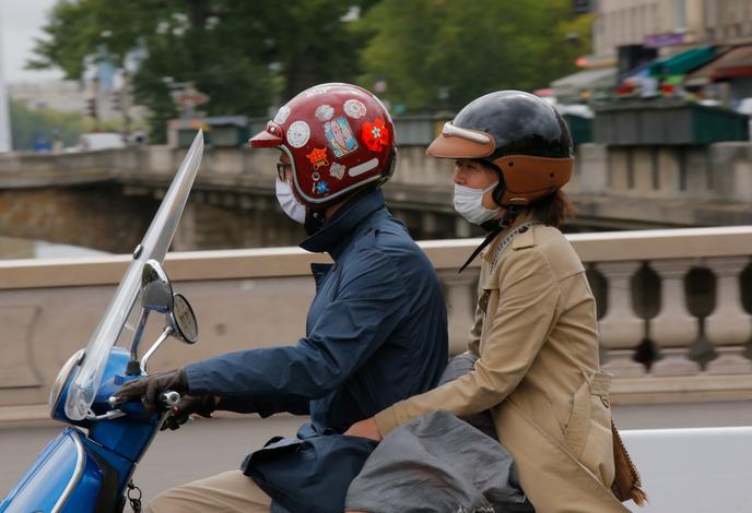 Le port du masque est désormais obligatoire dans de nombreuses villes en France.