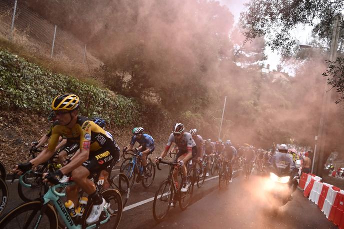 Les coureurs ont connu de difficiles conditions lors de la première étape du Tour 2020.