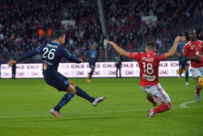 First goal of the season in his first match for Marseille's Florian Thauvin, in Brest, Sunday August 30.