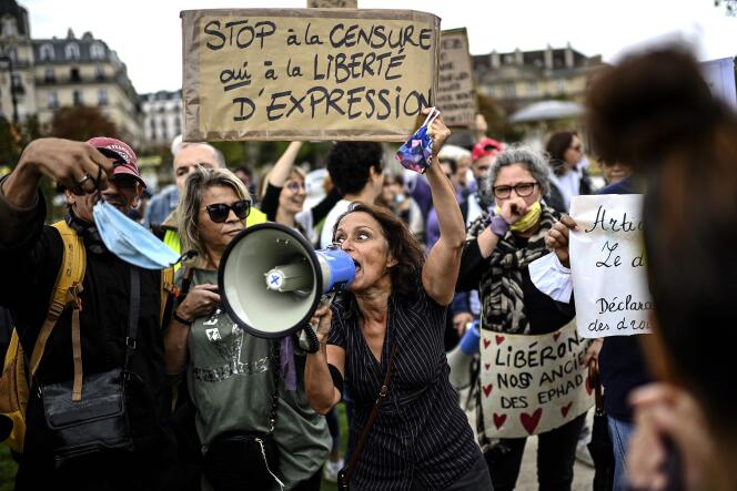 Manifestation contre le port du masque, le 29 août à Paris.