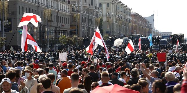 « Loukachenko, pars ! » : troisième dimanche de manifestations monstres en Biélorussie