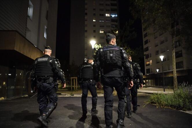 Patrouille de gendarmes à Grenoble, après que des images de trafic de drogue ont été diffusées sur les réseaux sociaux, le 26 août.