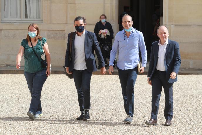 Des membres de la convention citoyenne pour le climat arrivent à l’Elysée, le 29 juin 2020.