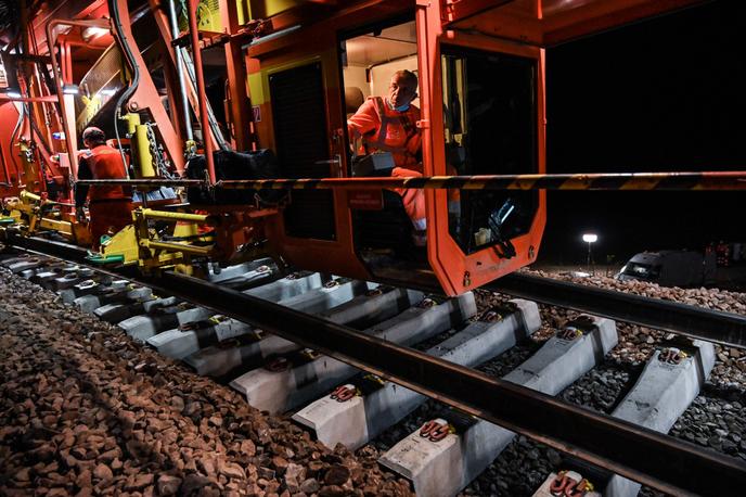 Travaux de modernisation d’une ligne ferroviaire près de Tonnerre (Yonne), le 24 août.