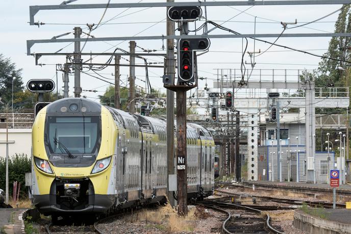 Le premier train Omneo Premium, livré par le constructeur canadien Bombardier, à Orléans, le 25 août, lors de son trajet inaugural.
