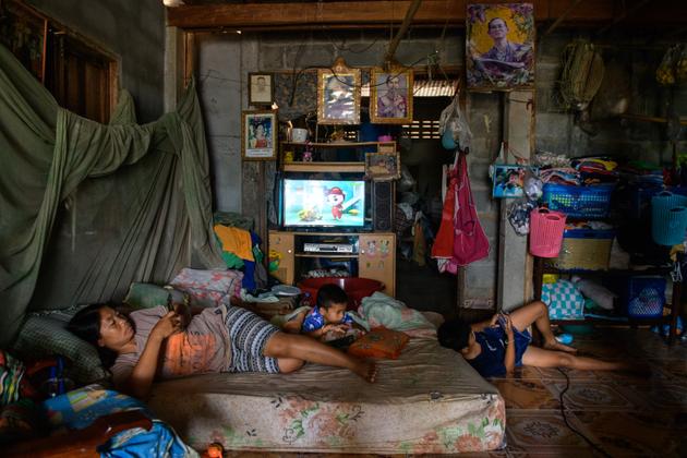 Depuis la mise en service du barrage de Xayaburi (Laos), Pisamai Ruankham a dû ouvrir un restaurant pour compléter ses revenus, à Chiang Kan, en août.