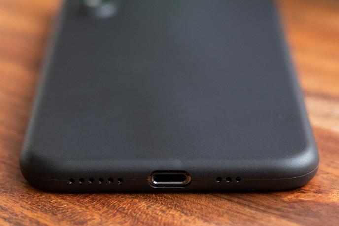 La coque Totallee Thin a été plus facile à mettre en place sur le téléphone que les autres coques ultra fines testées.