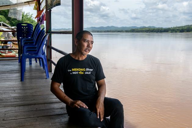 Chanarong Wongla est en charge de l’entreprise communautaire du tourisme agricole des rives du Mékong, à Chiang Khan (Thailande), le 1er août.