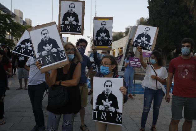 Des Israéliens manifestent contre le meurtre d’Iyad Hallak, un Palestinien autiste abattu par la police israélienne, à Jérusalem, le 9 juin.