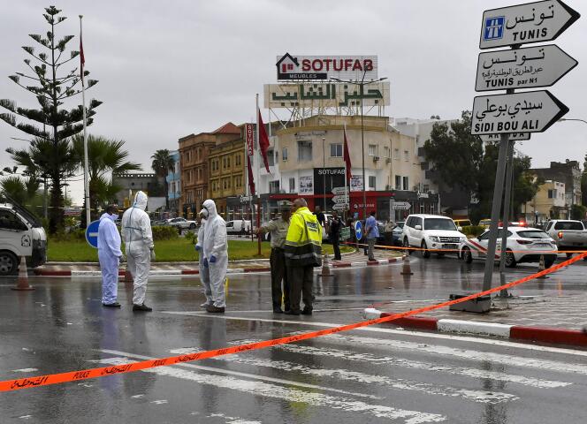 La police scientifique tunisienne sur les lieux de l’attaque, dimanche 6 septembre.