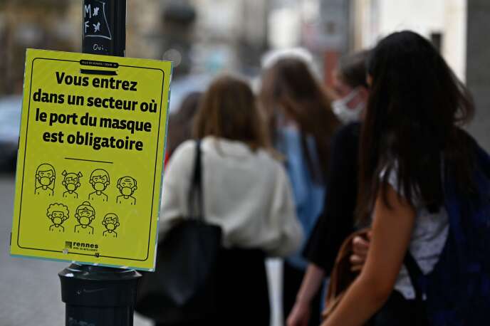 Une affiche indique l’entrée dans une zone de la ville où le port du masque est obligatoire, à Rennes, le 3 septembre.