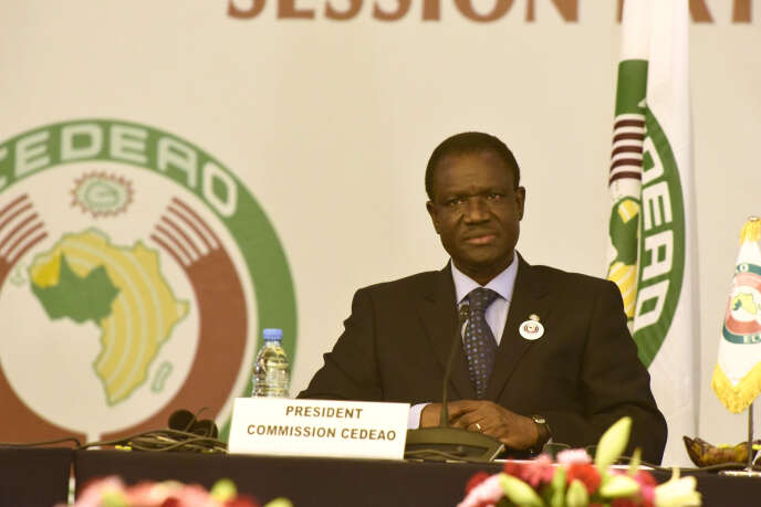 Kadré Désiré Ouédraogo lorsqu’il était président de la commission de la Communauté économique des Etats de l’Afrique de l’Ouest, à Dakar, en septembre 2015.