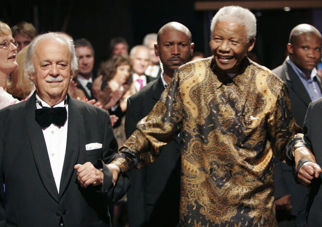 George Bizos en compagnie de Nelson Mandela à Johannesbourg, à l’occasion de ses 80 ans, le 12 novembre 2008.