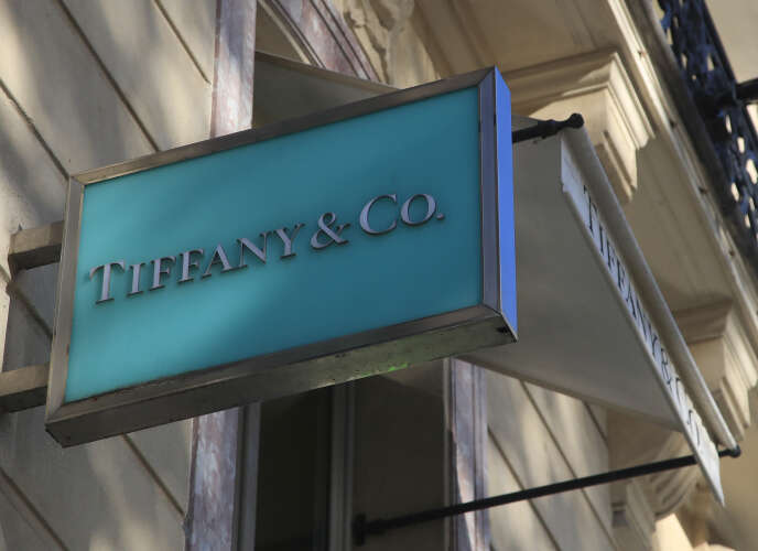 LVMH précise que son conseil d’administration « a constaté que les résultats [de Tiffany & Co.] du premier semestre et ses perspectives pour l’année 2020 sont mauvais, et significativement inférieurs à ceux des marques comparables du groupe LVMH pendant la période ».