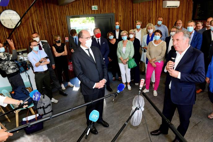 Le premier ministre, Jean Castex (à gauche), et François Bayrou, président du MoDem, à Sanguinet (Landes), le 8 septembre.