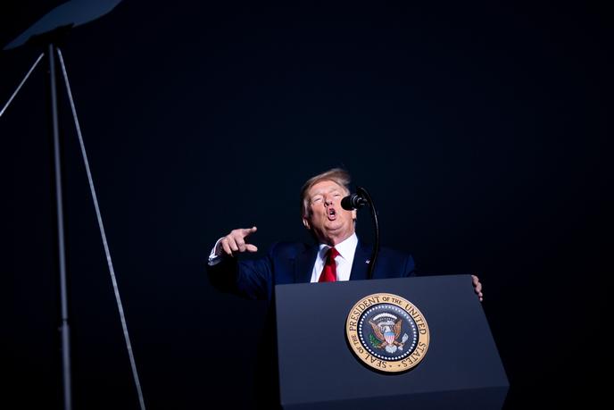 Le président américain, Donald Trump, en campagne, à l’aéroport de Minden-Tahoe (Nevada), le 12 septembre.