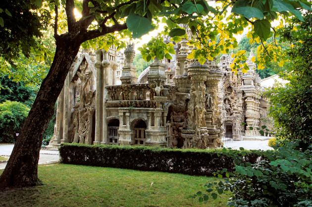 A Hauterives, le Palais idéal du facteur Cheval.